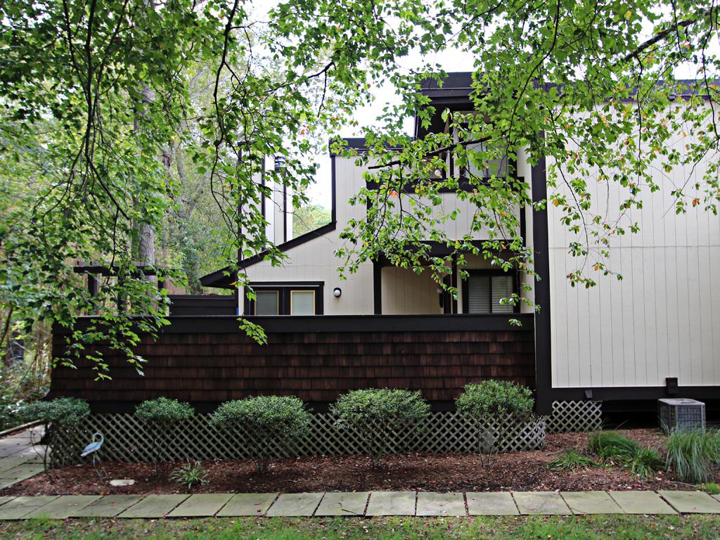 908 Singles Court Condo - thumb 0