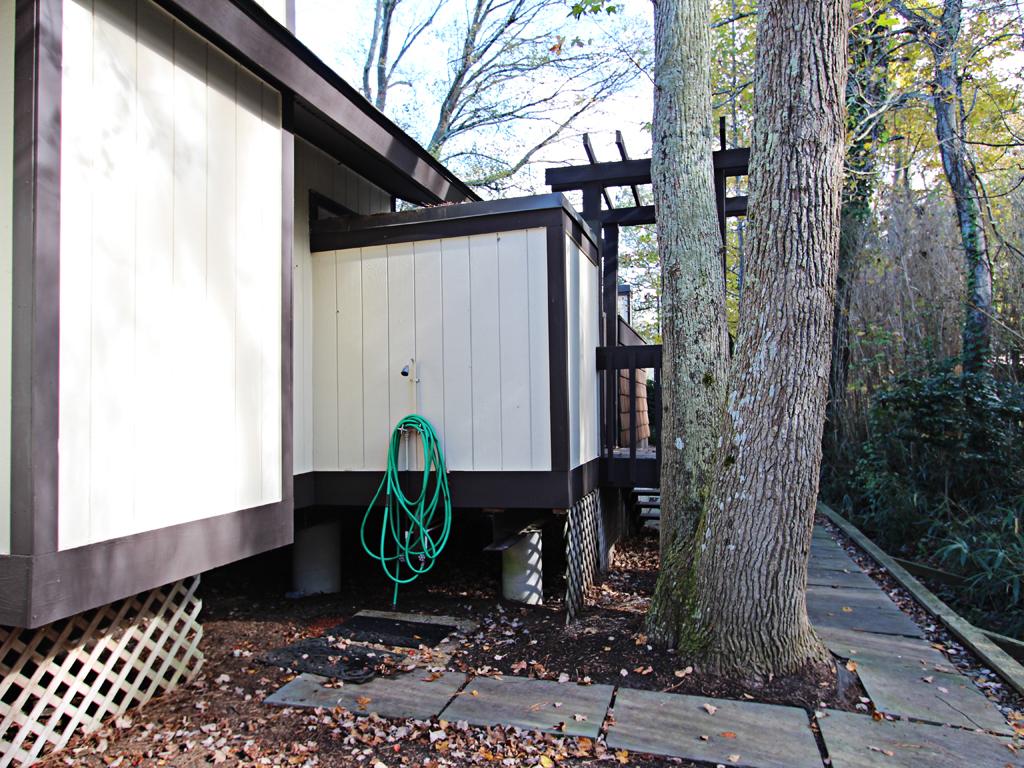 908 Singles Court Condo - thumb 1