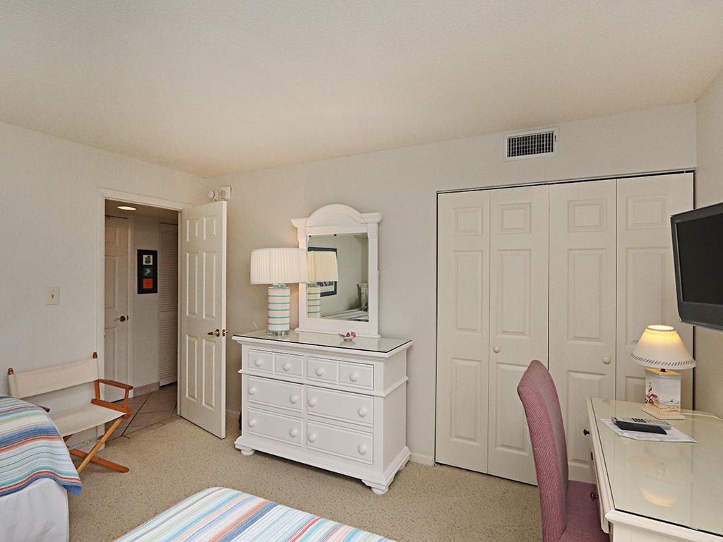 512 Harbour House Condo - thumb 9