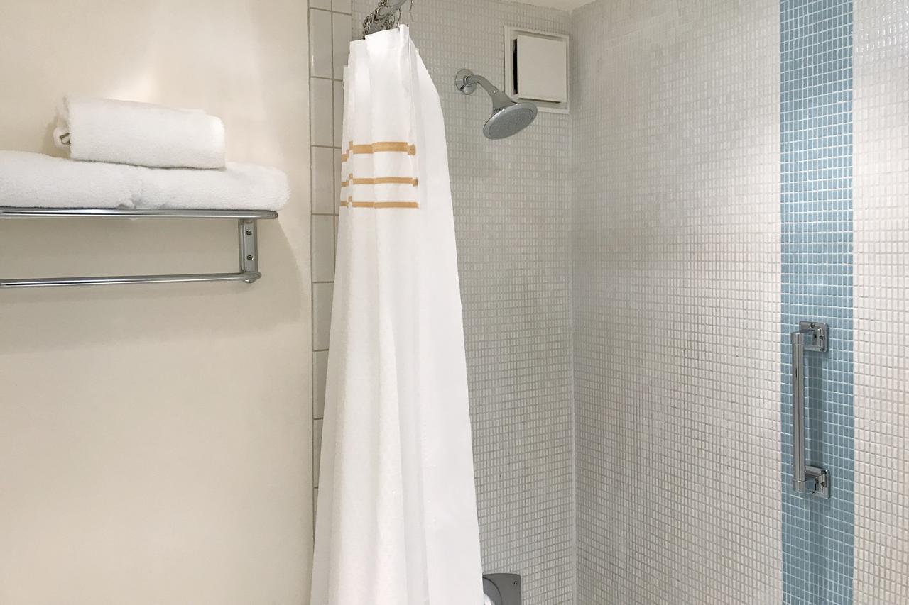 Washington Plaza Hotel - thumb 2