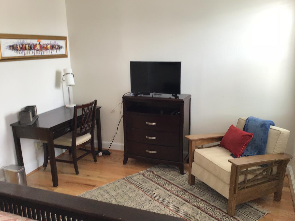 Convention Center/Logan Circle Large Cozy House. - thumb 41