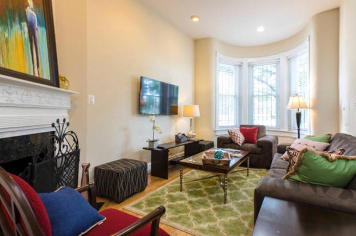 Convention Center/Logan Circle Large Cozy House. - thumb 2