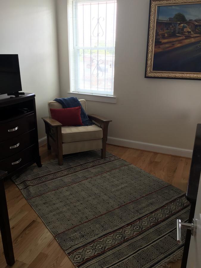 Convention Center/Logan Circle Large Cozy House. - thumb 42