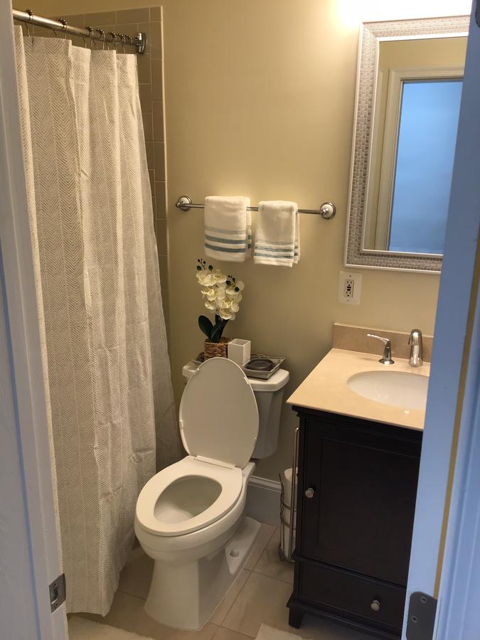 Convention Center/Logan Circle Large Cozy House. - thumb 43