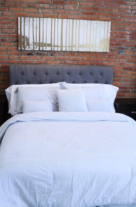 Your Home Away For Home, Convention Center. 96 WALK SCORES. - thumb 14