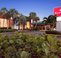 Ramada by Wyndham Naples - Accommodation Michigan