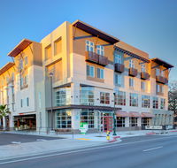 Holiday Inn Windsor Wine Country - Accommodation Michigan