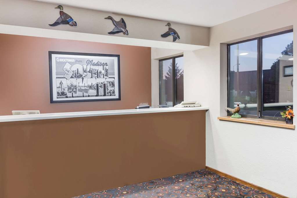 Super 8 Madison - thumb 5