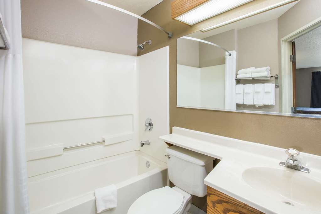 Super 8 Brookings - thumb 5