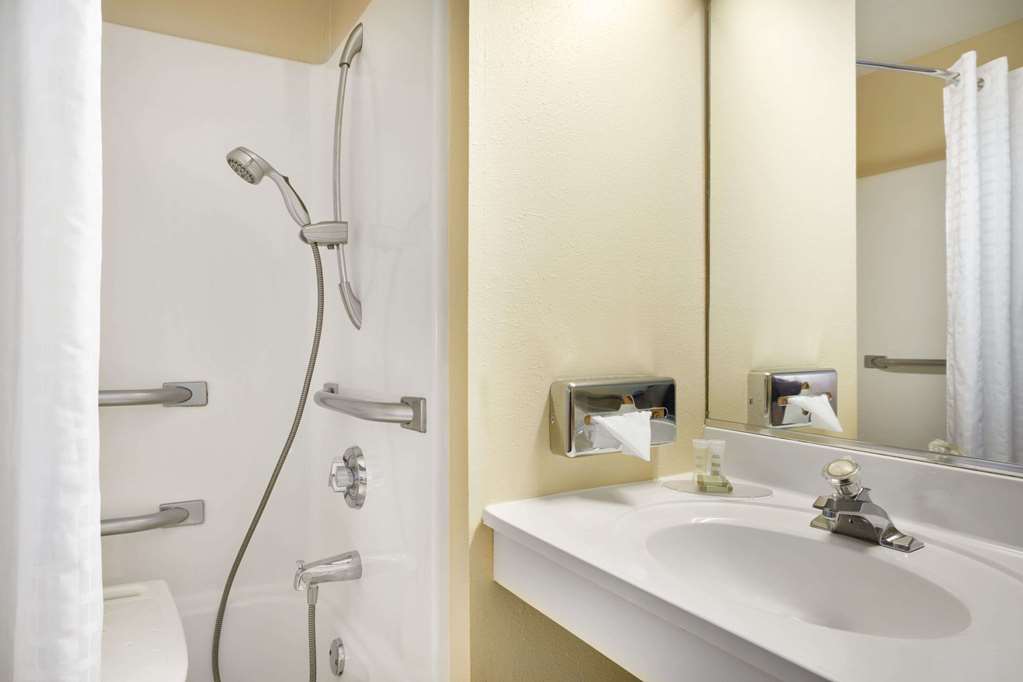 Super 8 Alton - thumb 6