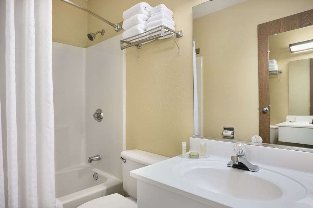 Super 8 Alton - thumb 7