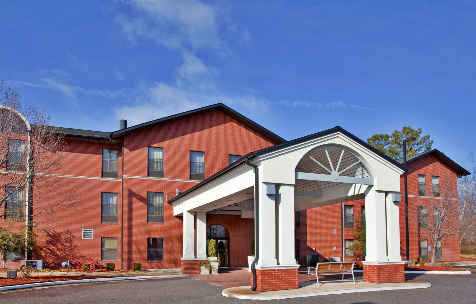 Holiday Inn Express & Suites Batesville - thumb 1