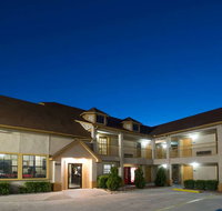Howard Johnson San Marcos - Accommodation Michigan