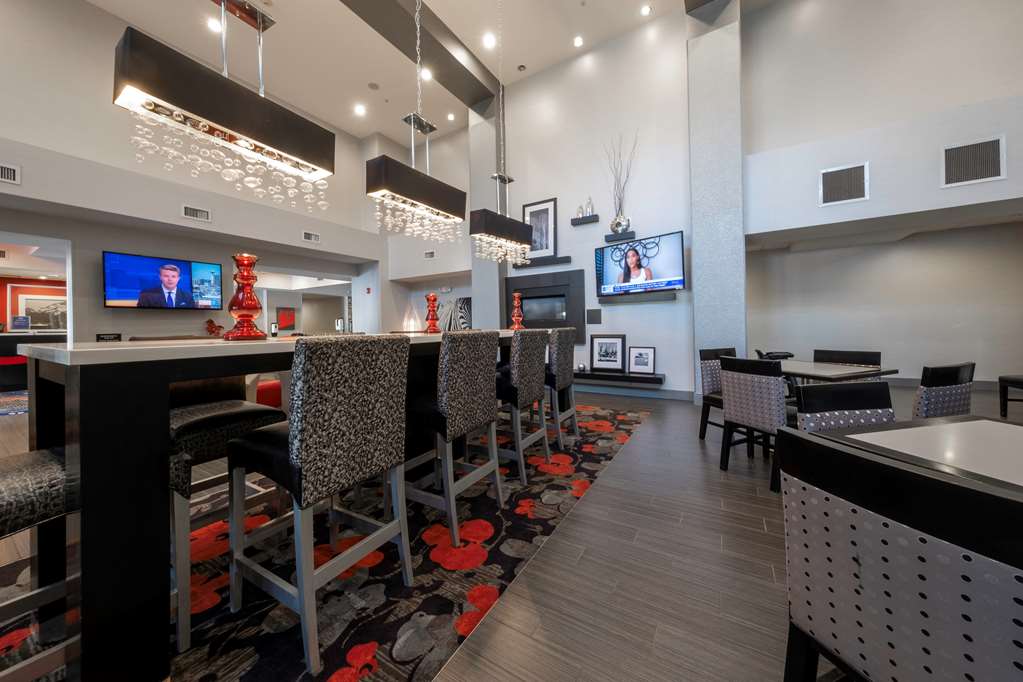 Hampton Inn & Suites DuPont - thumb 3