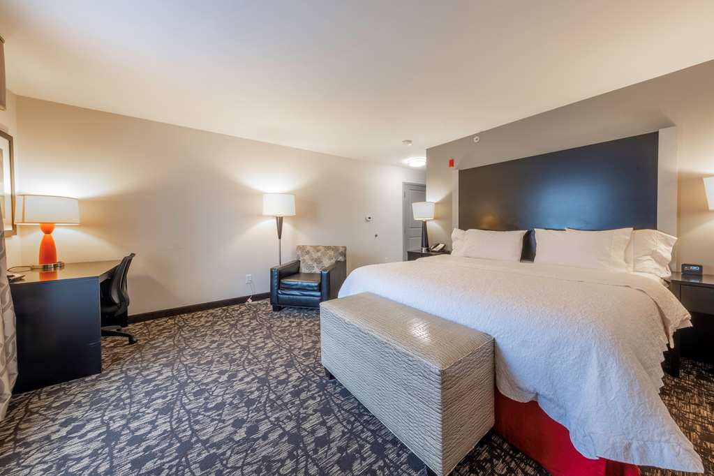 Hampton Inn & Suites DuPont - thumb 6