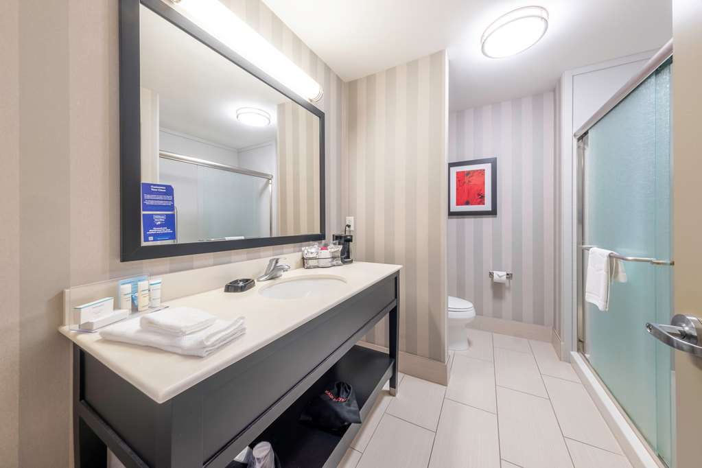 Hampton Inn & Suites DuPont - thumb 7