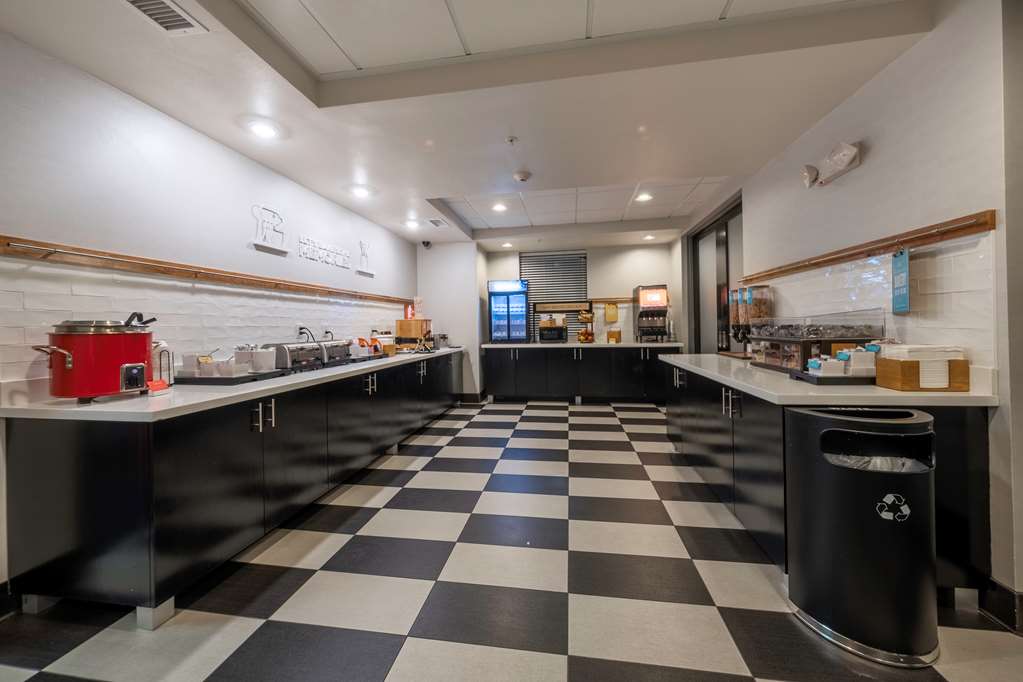 Hampton Inn & Suites DuPont - thumb 10