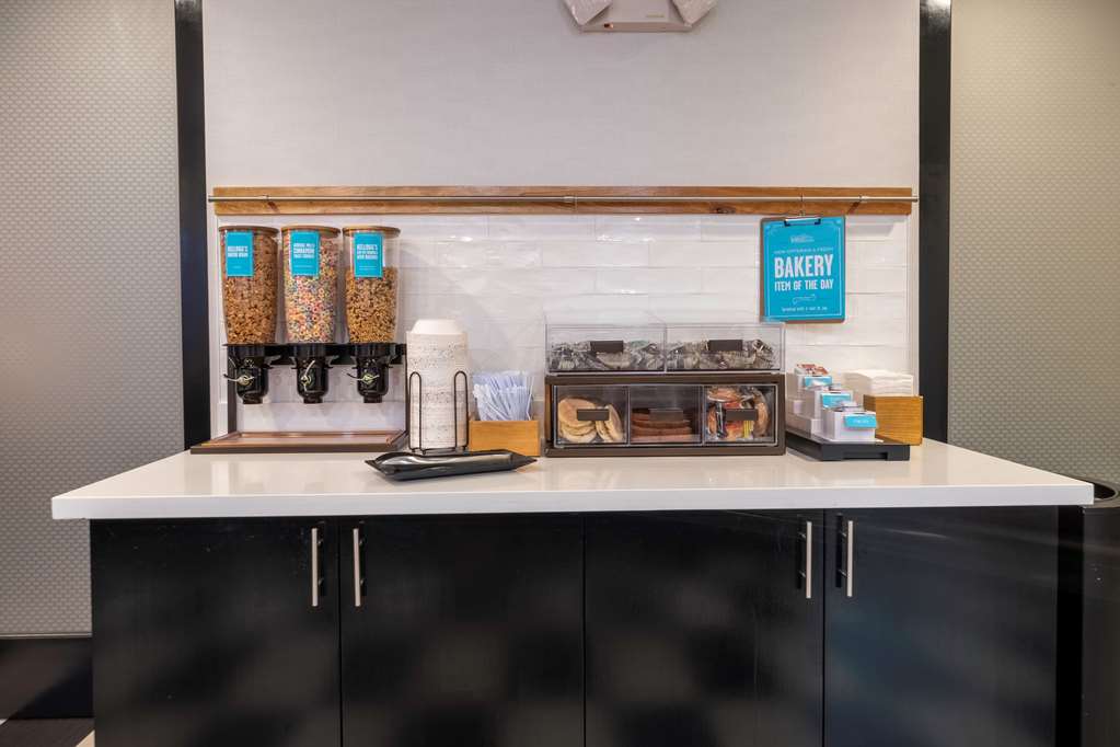 Hampton Inn & Suites DuPont - thumb 11