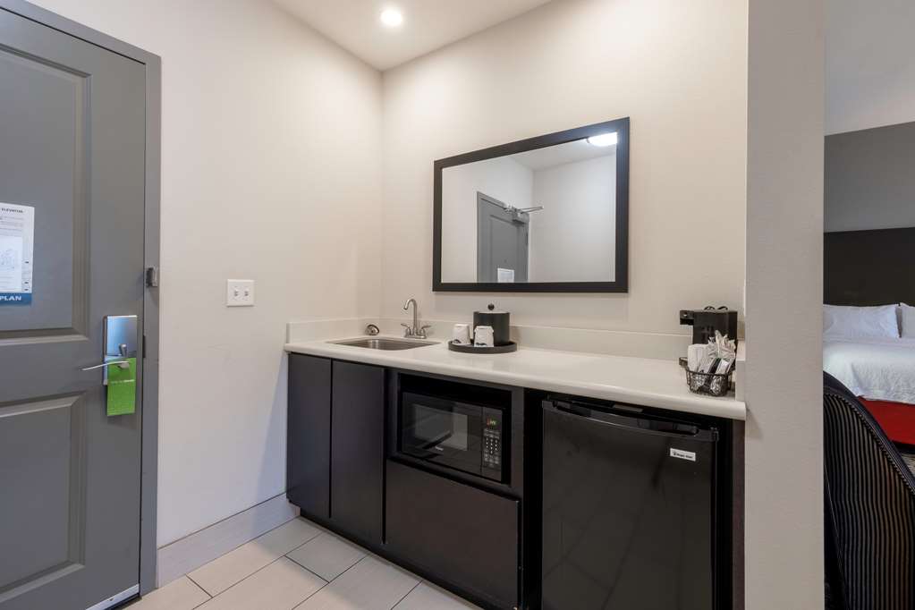 Hampton Inn & Suites DuPont - thumb 16