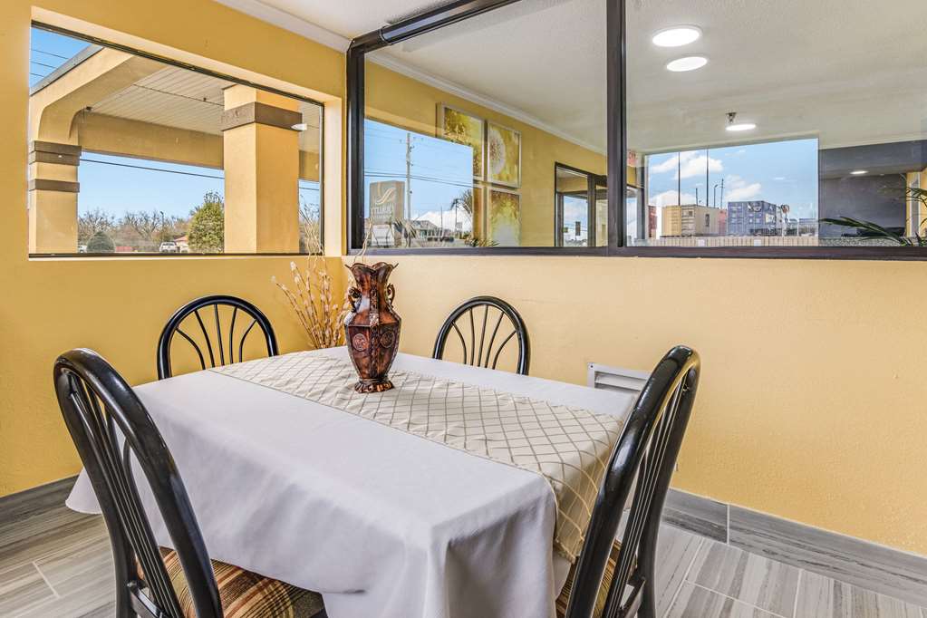 Quality Inn - thumb 11