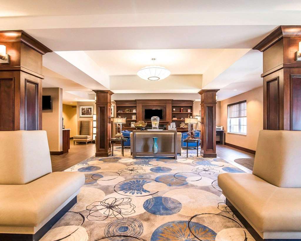 Comfort Inn & Suites - thumb 3