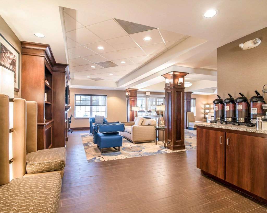 Comfort Inn & Suites - thumb 4