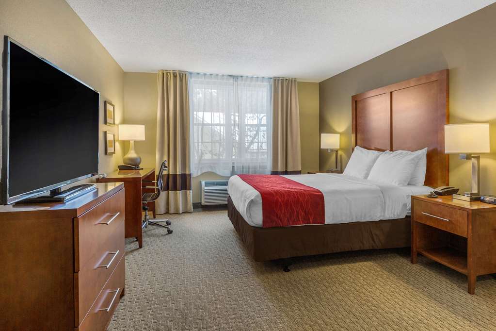 Comfort Inn & Suites - thumb 3