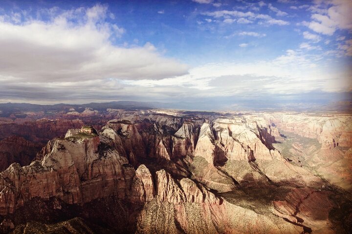 100 Mile Zion National Park Panoramic Helicopter Flight - thumb 2