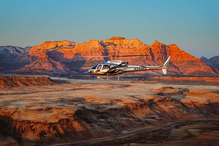 100 Mile Zion National Park Panoramic Helicopter Flight - thumb 3