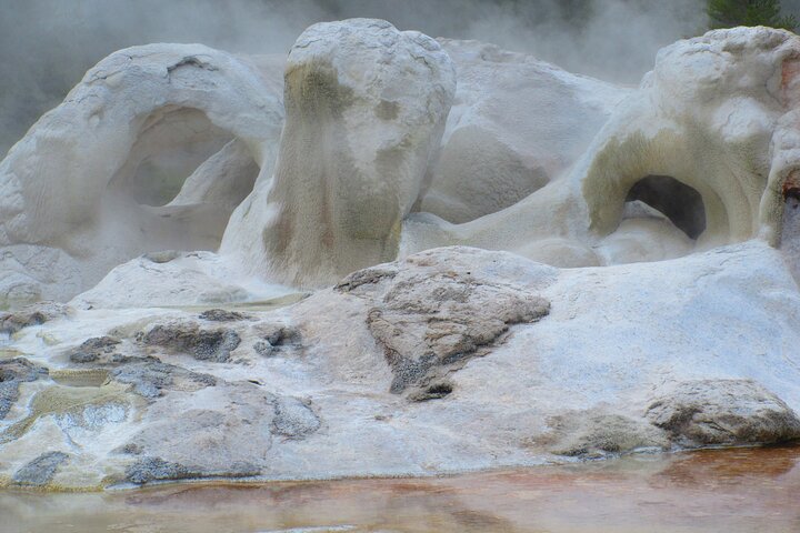 6-Mile Geyser Hiking Tour In Yellowstone With Lunch - thumb 1